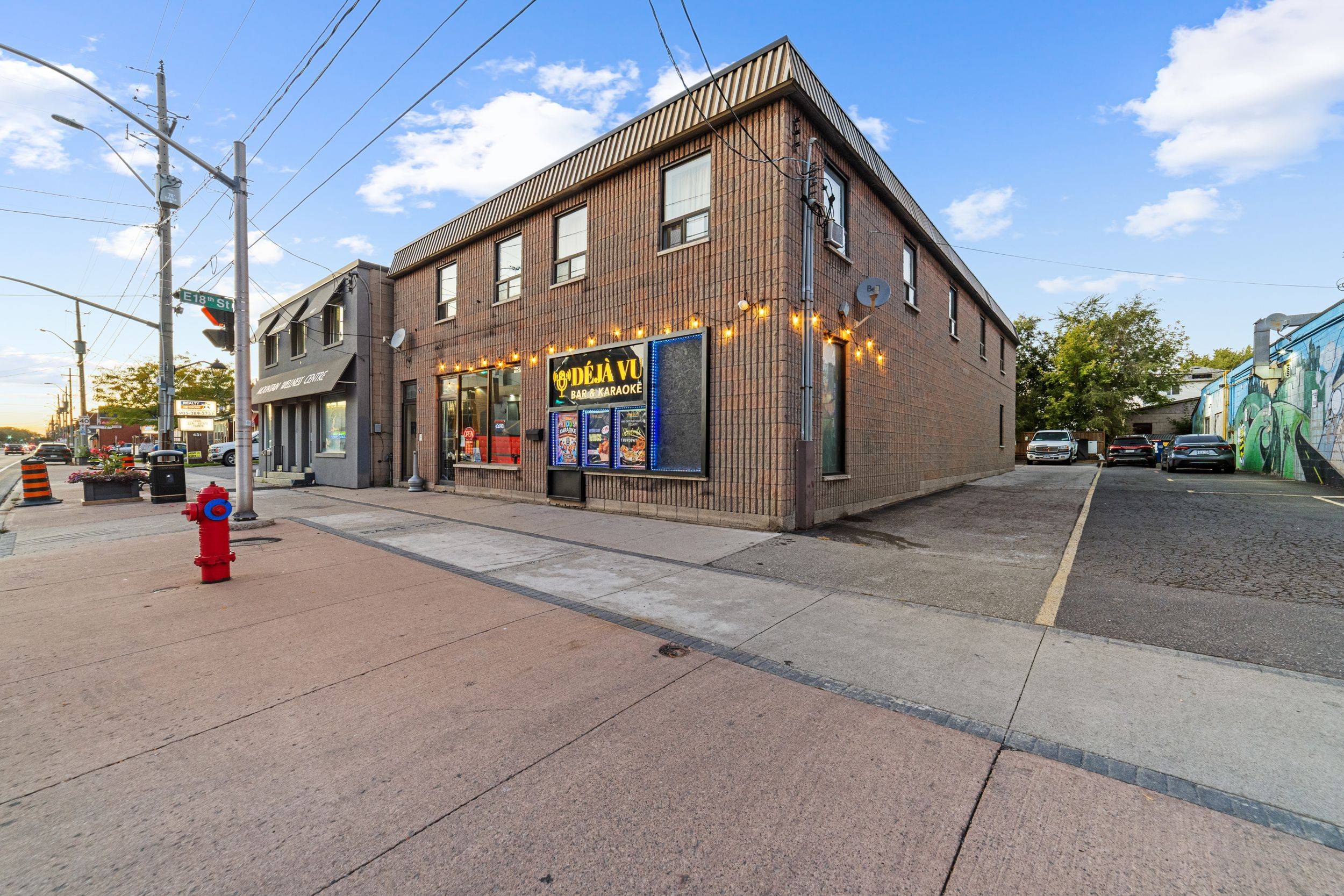 Hamilton, ON L9A 1C1,445 Concession ST