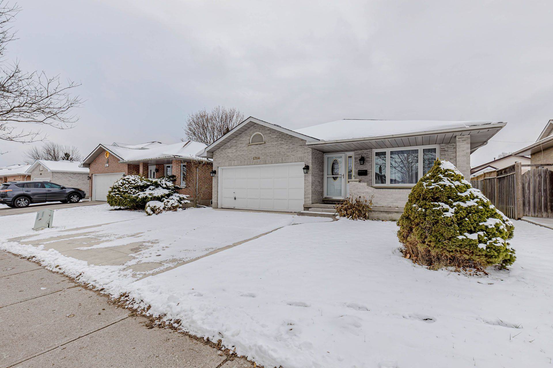 London South, ON N6E 3R1,1754 Jalna BLVD