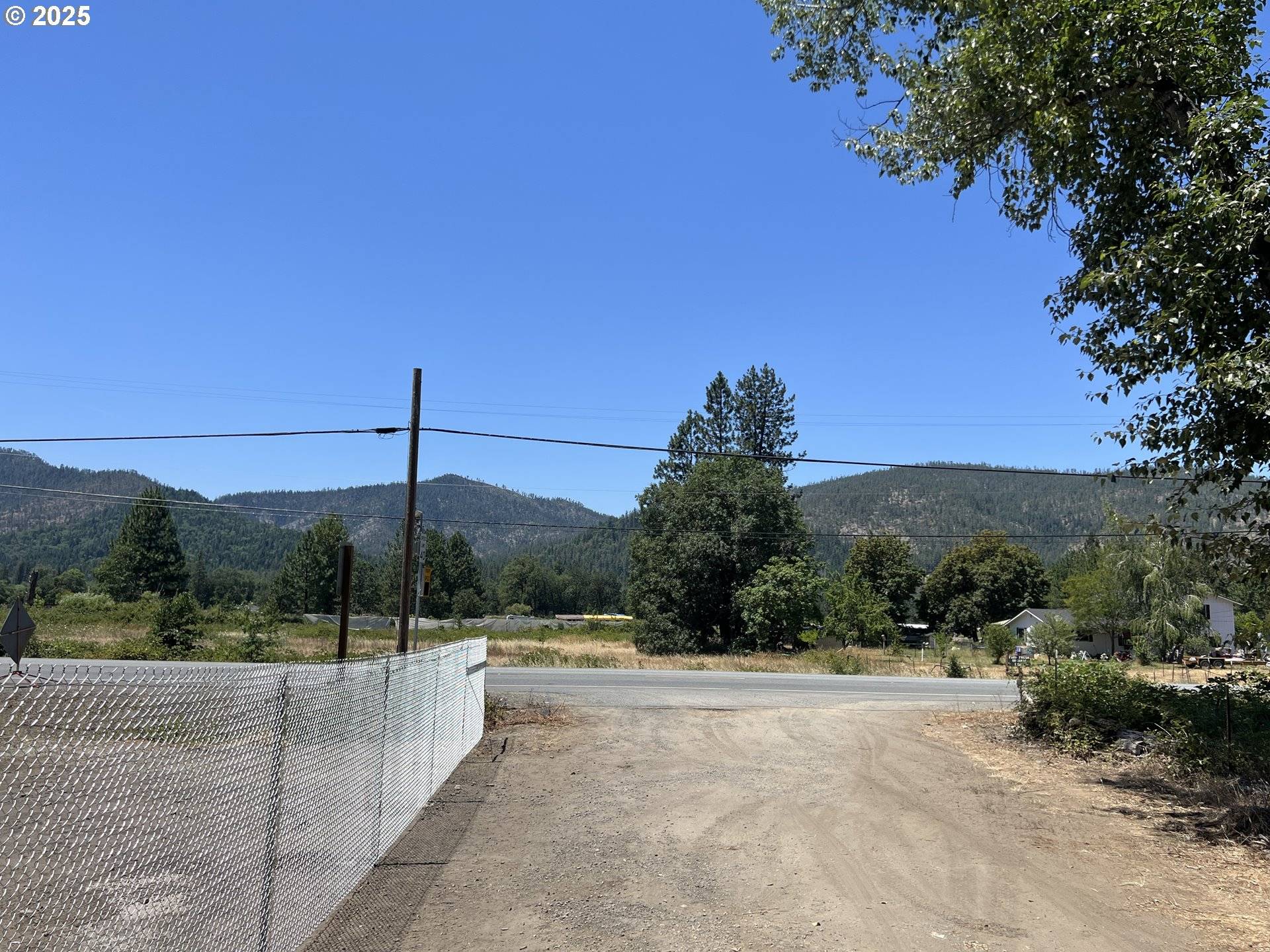 Kerby, OR 97531,23833 REDWOOD HWY