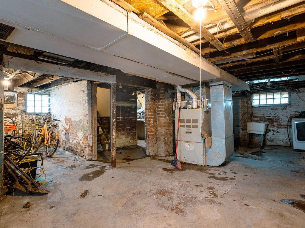 Detroit, MI 48213,5062 Parker ST