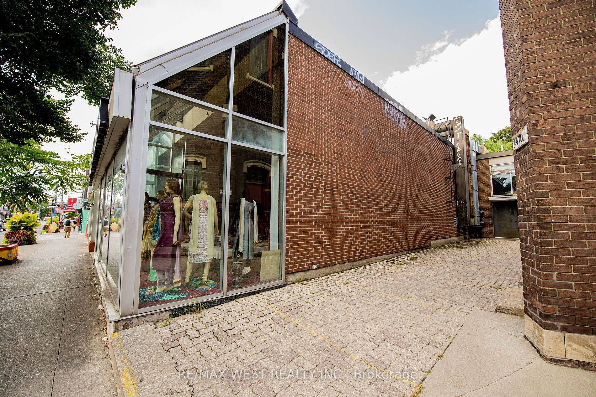 Toronto E01, ON M4L 2A3,1460 Gerrard ST E