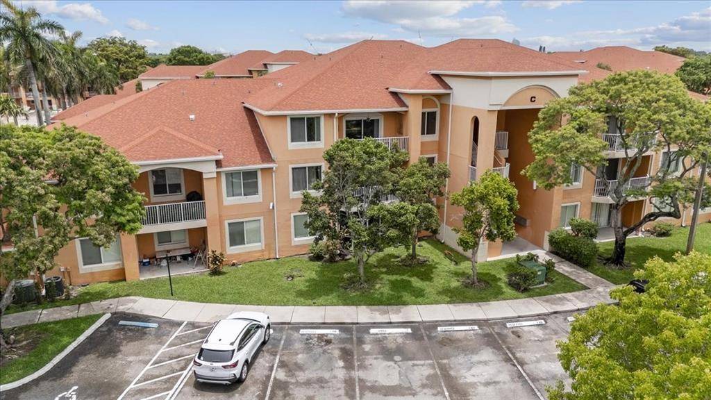 Davie, FL 33314,6952 SW 39th St #C-205