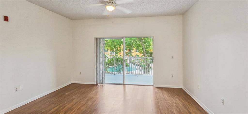 Davie, FL 33314,6952 SW 39th St #C-205