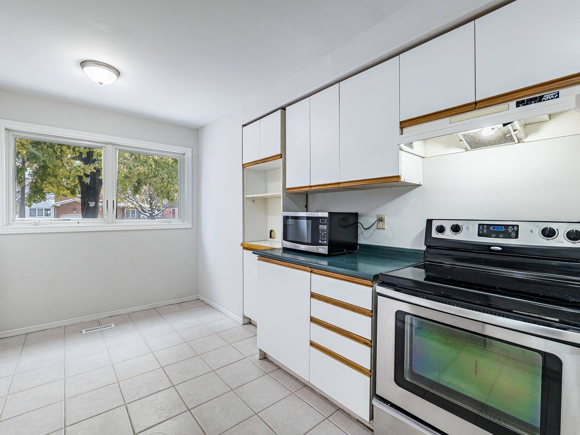 Oakville, ON L6J 7P1,1105 Beechnut RD