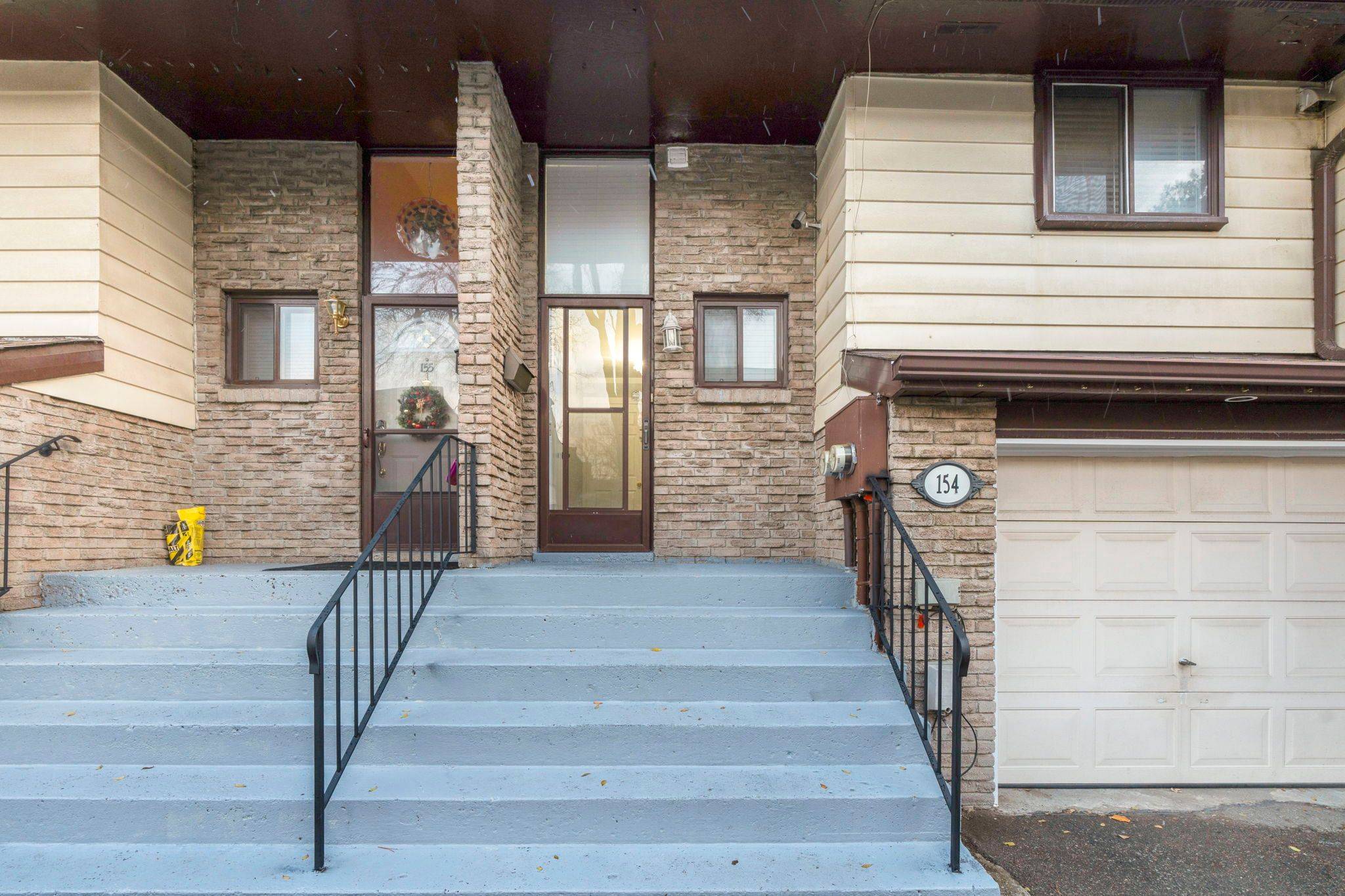 Mississauga, ON L5A 3M2,180 Mississauga Valley BLVD #154