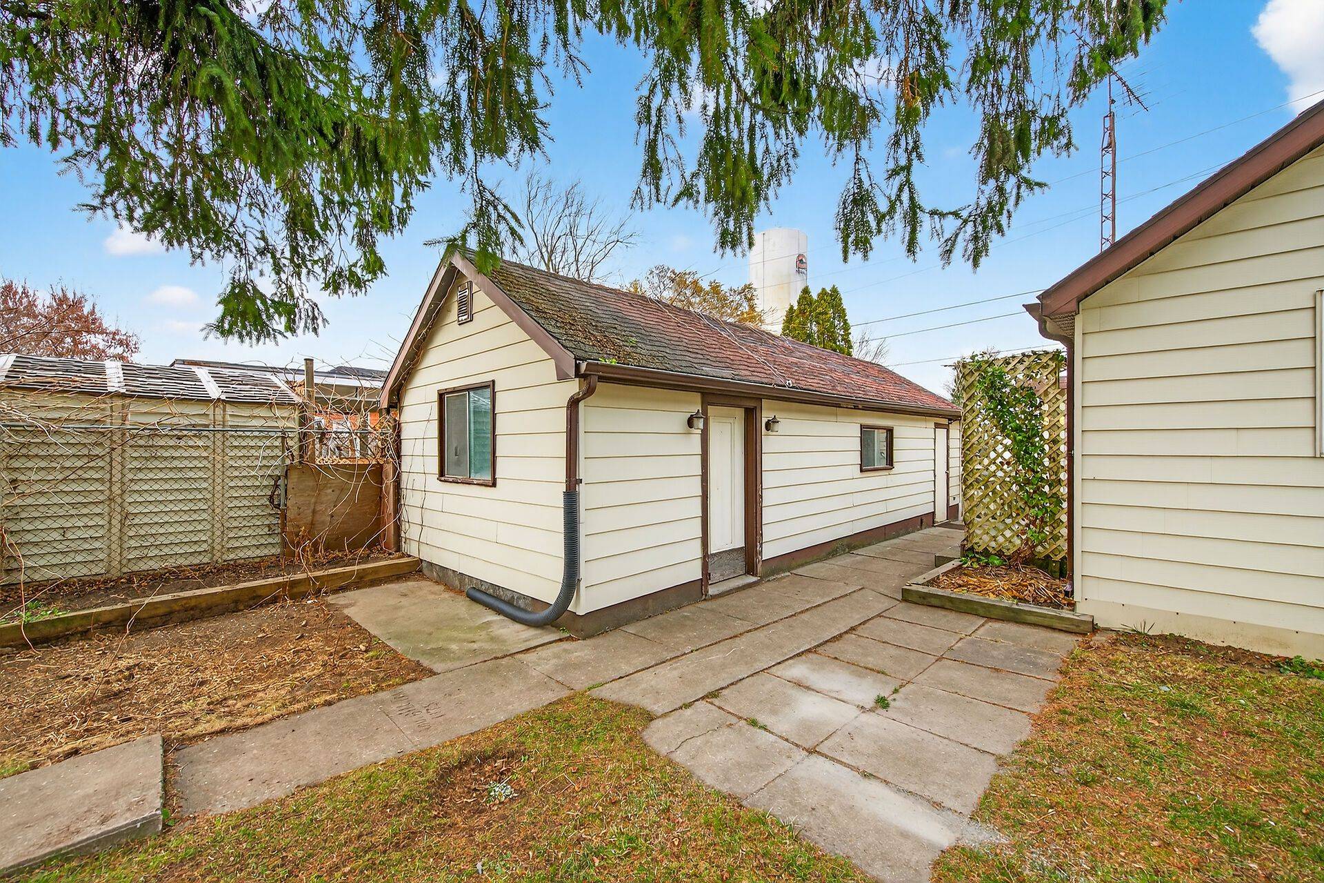 Haldimand, ON N0A 1H0,17 Oneida ST