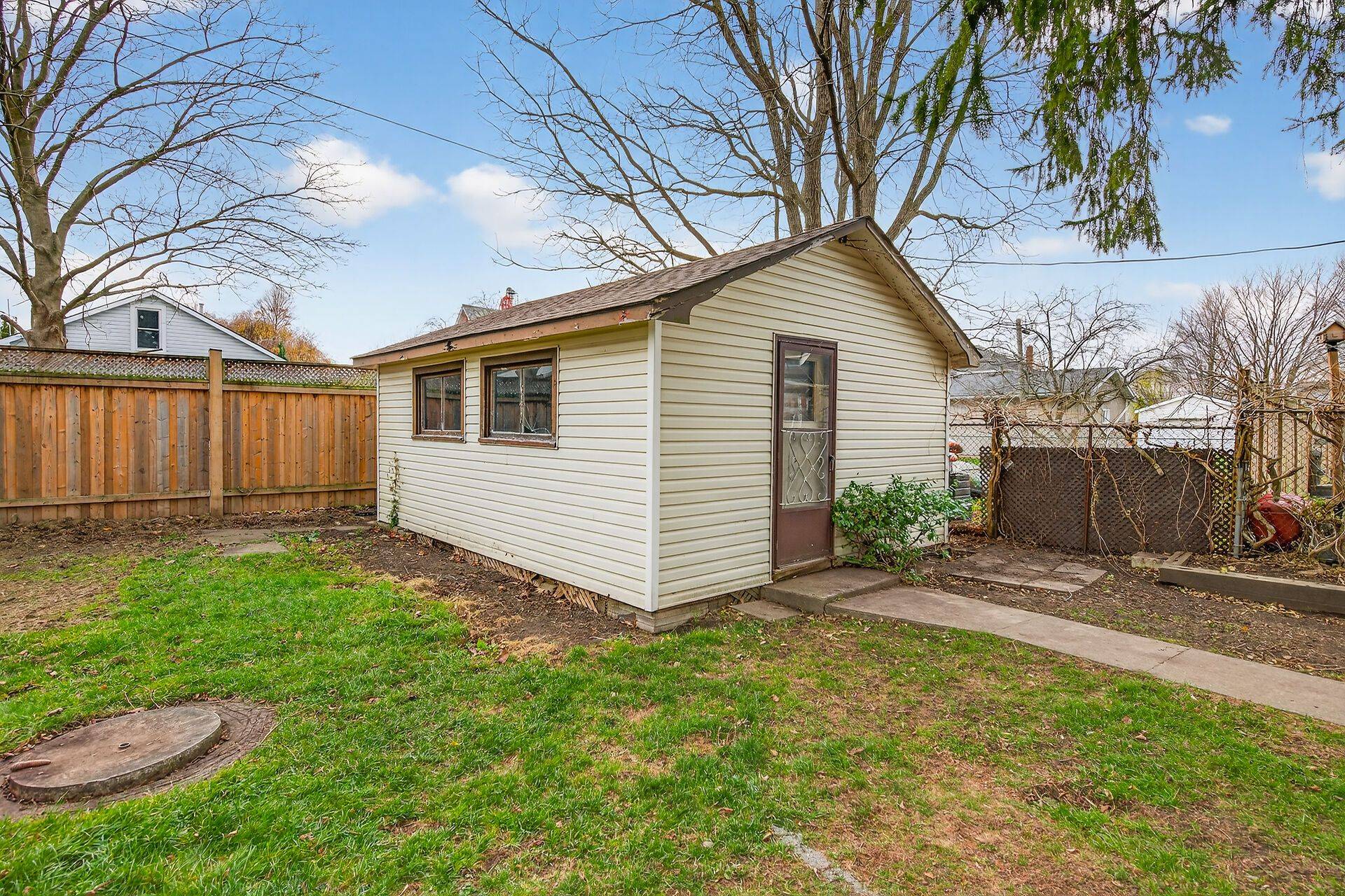 Haldimand, ON N0A 1H0,17 Oneida ST