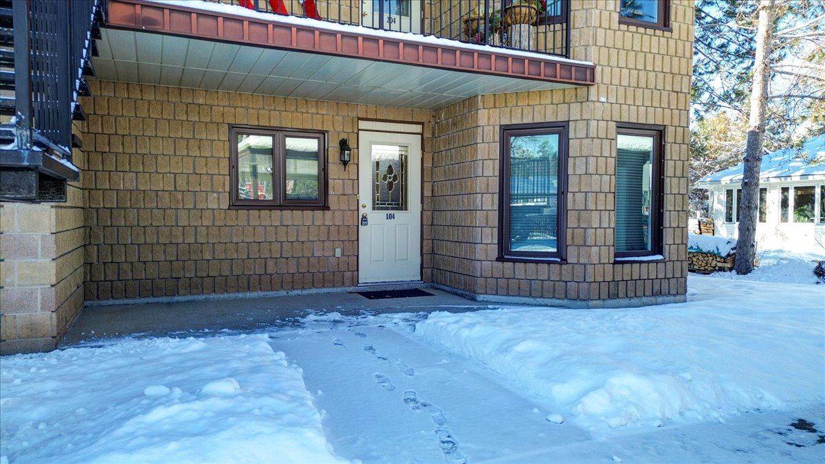 Bancroft, ON K0L 1C0,16 Alice ST #104