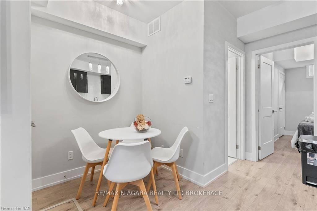 Niagara Falls, ON L2G 0Z7,6065 Mcleod RD #115