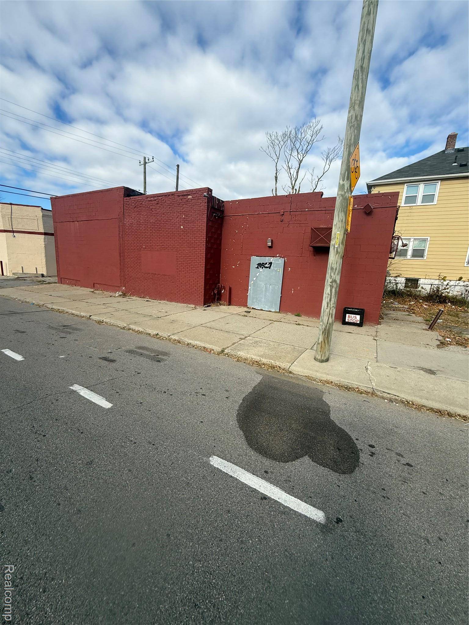 Detroit, MI 48214,10527 E Warren AVE