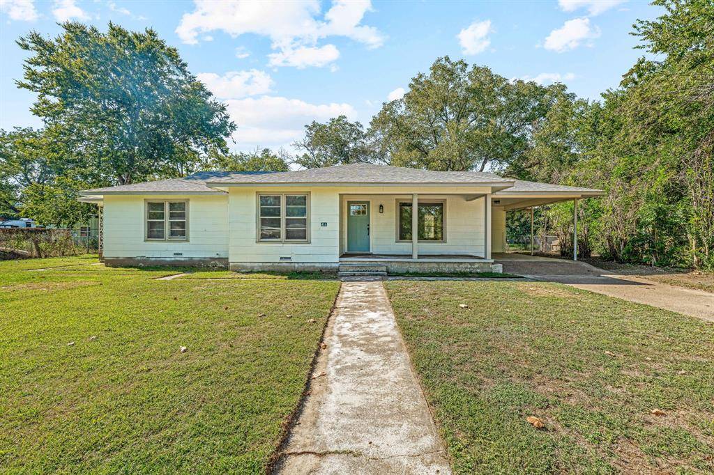 De Leon, TX 76444,416 S Moseley Street