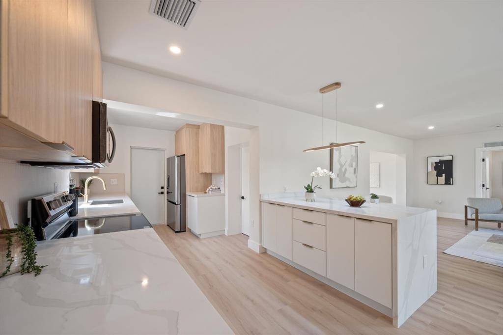 Miami Gardens, FL 33056,2442 NW 170th St