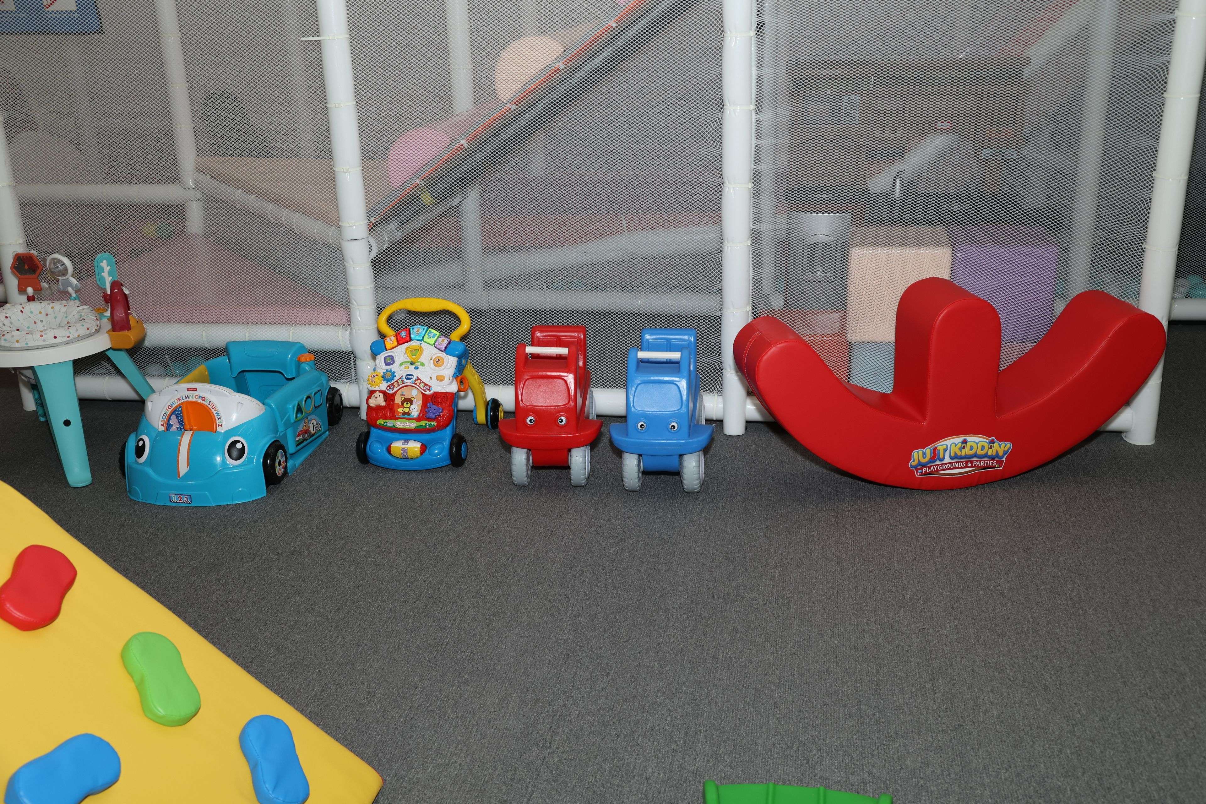 Aurora, ON L4G 0G2,43 First Commerce DR #J2