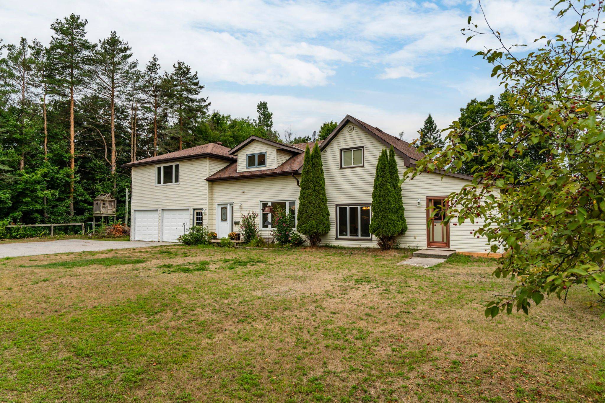 Tiny, ON L0L 2T0,924 6 County RD S