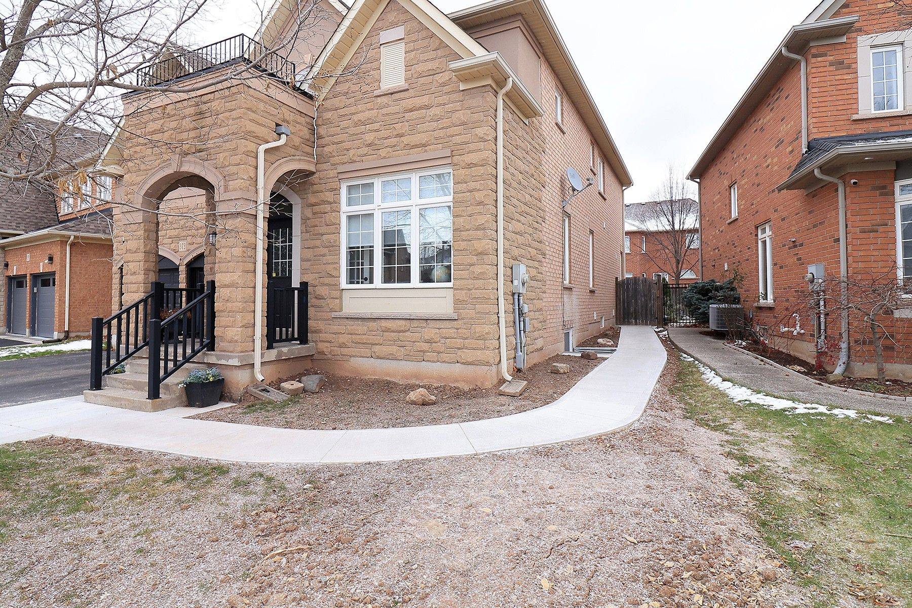 Oakville, ON L6L 6X3,373 CREEK PATH AVE