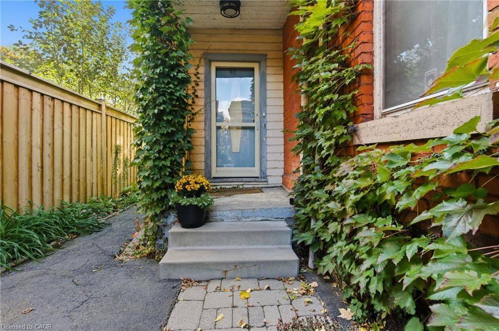 Hamilton, ON L8N 2X2,30 Ontario AVE