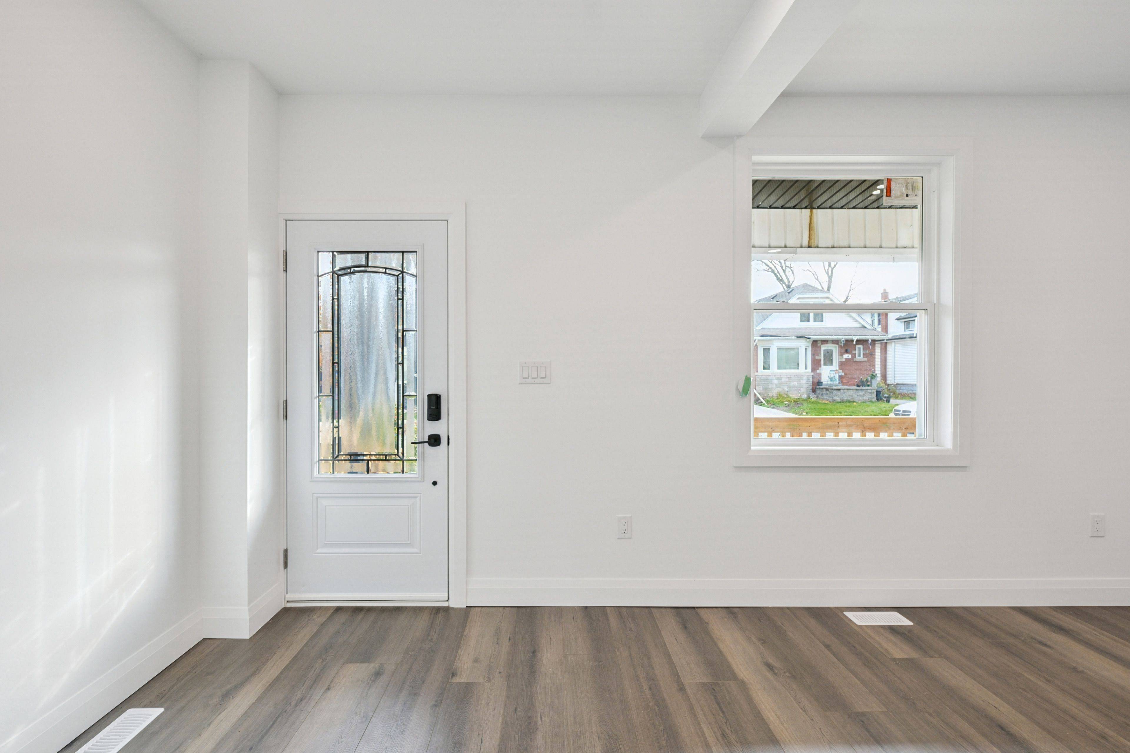 Hamilton, ON L8H 5G1,161 Weir ST N