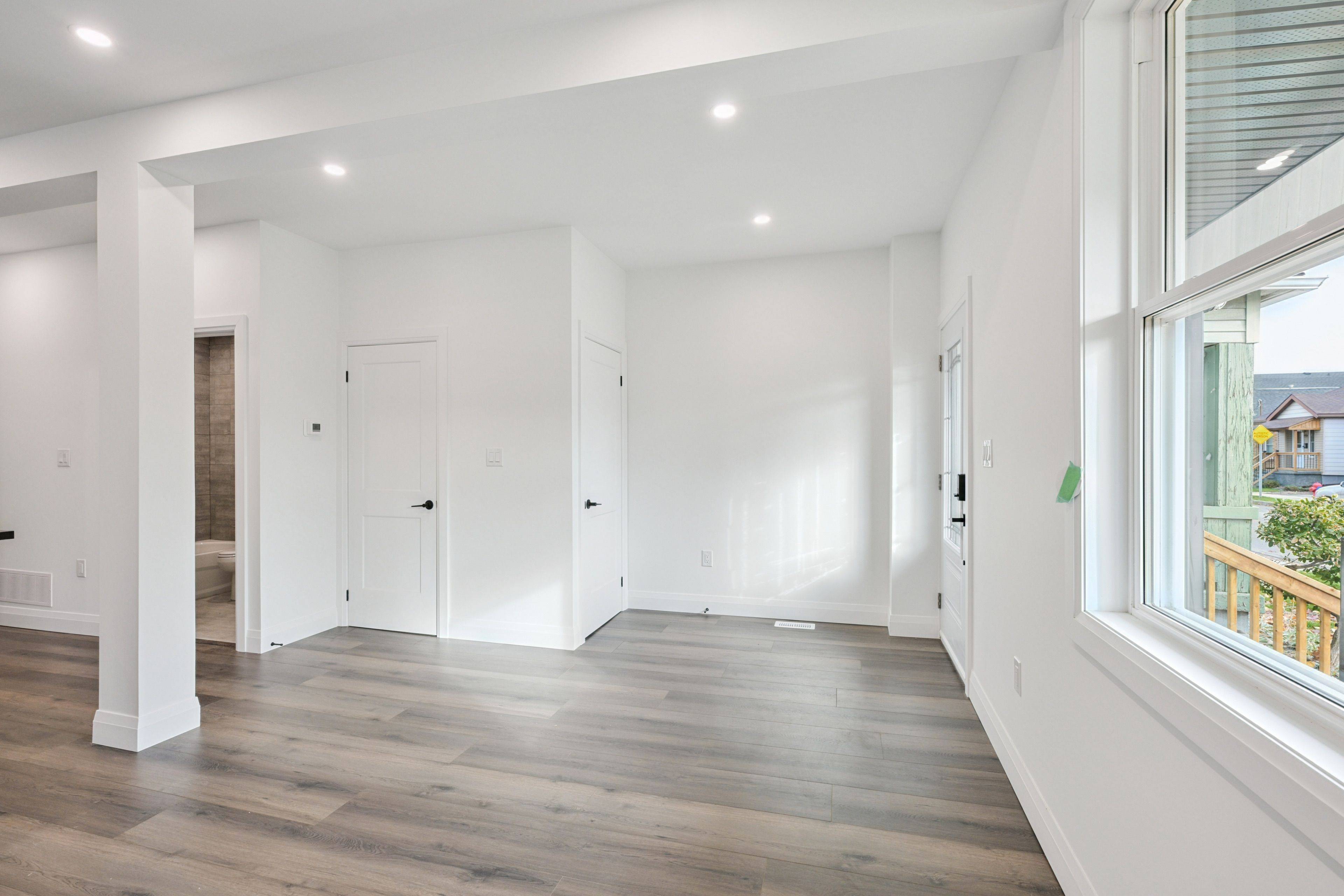 Hamilton, ON L8H 5G1,161 Weir ST N