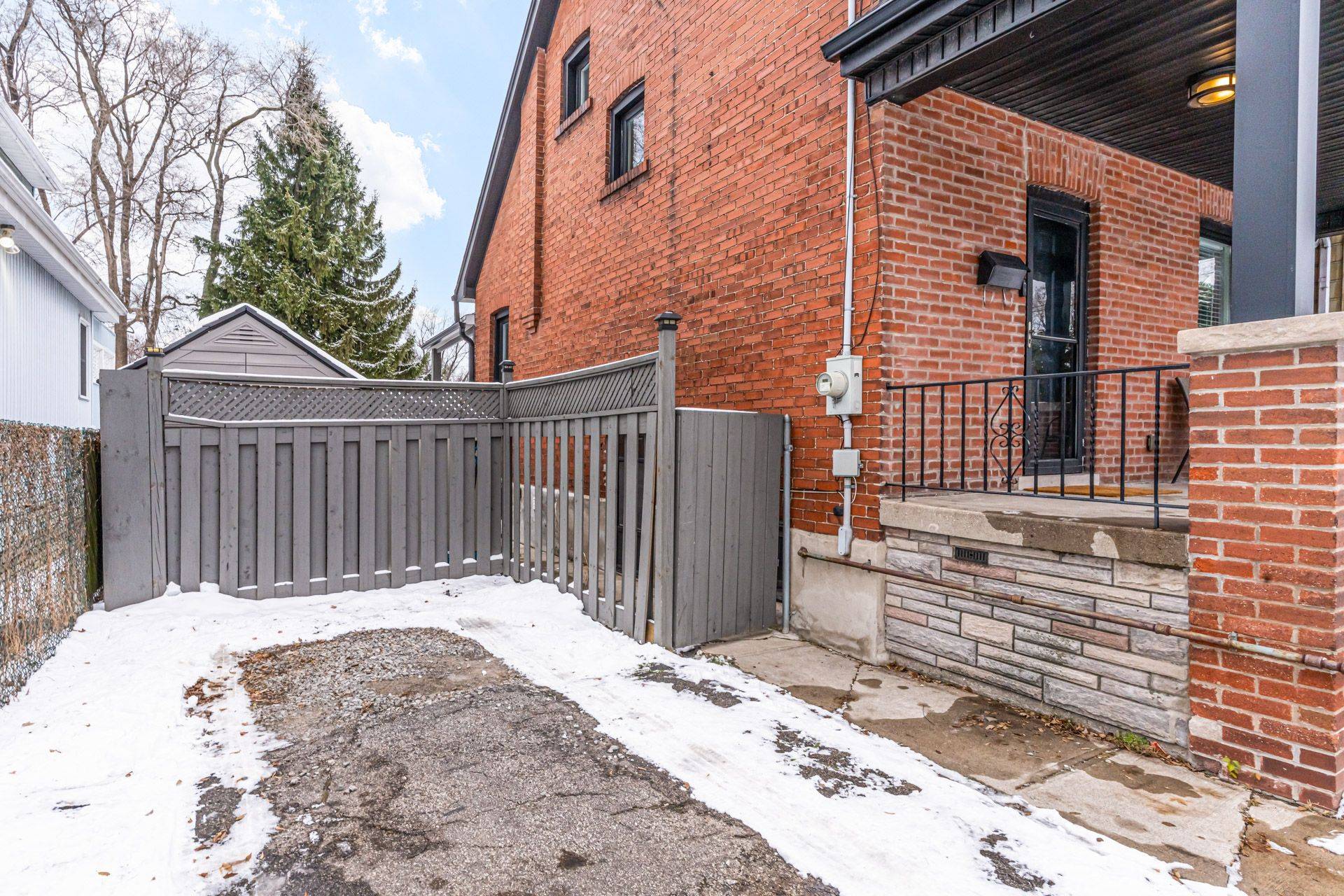 Hamilton, ON L8V 2W6,18 East 23rd ST