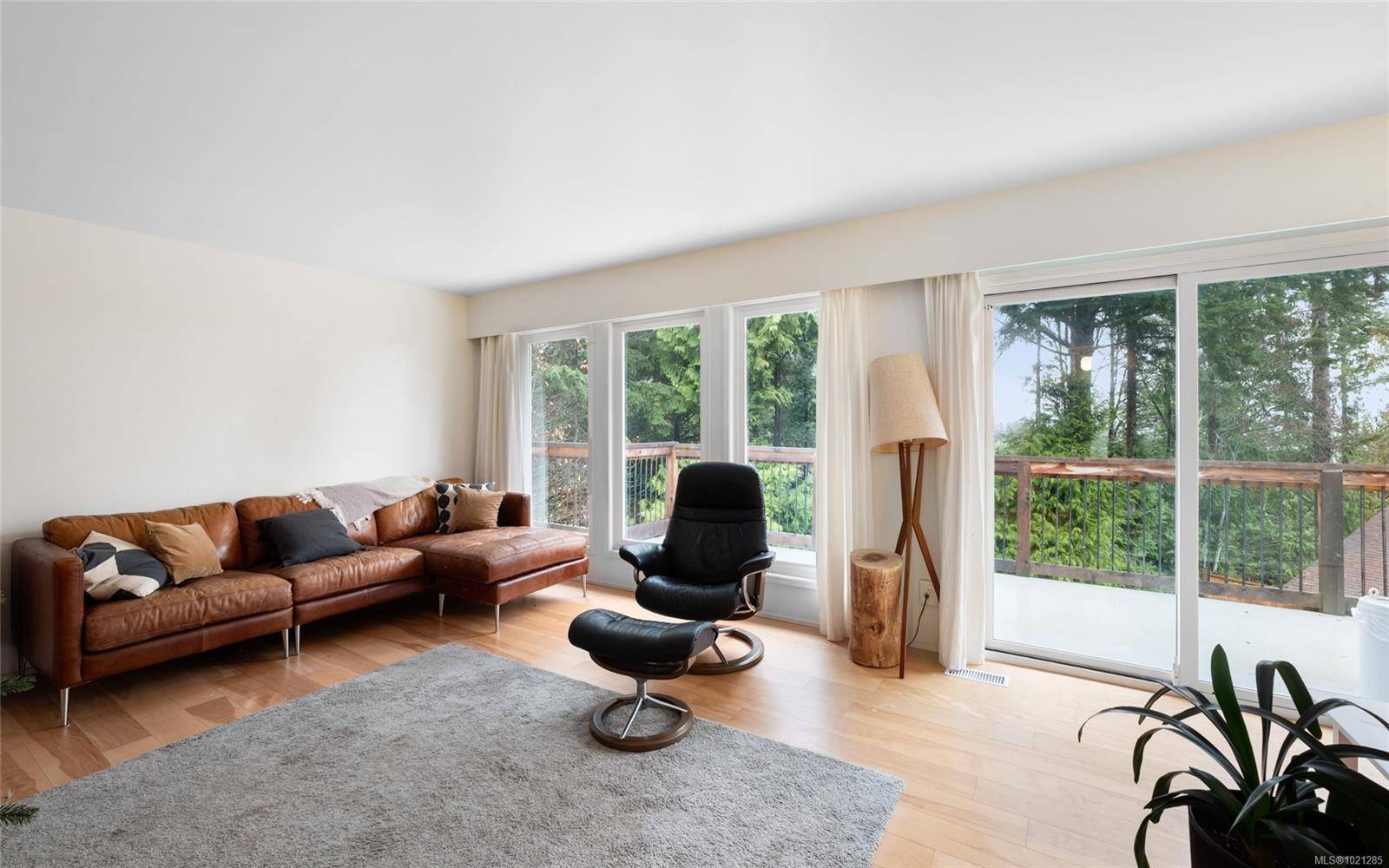 Saanich, BC V8Y 2A6,5087 Catalina Terr