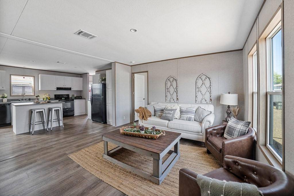 Sunset, TX 76270,300 Huddleston Road