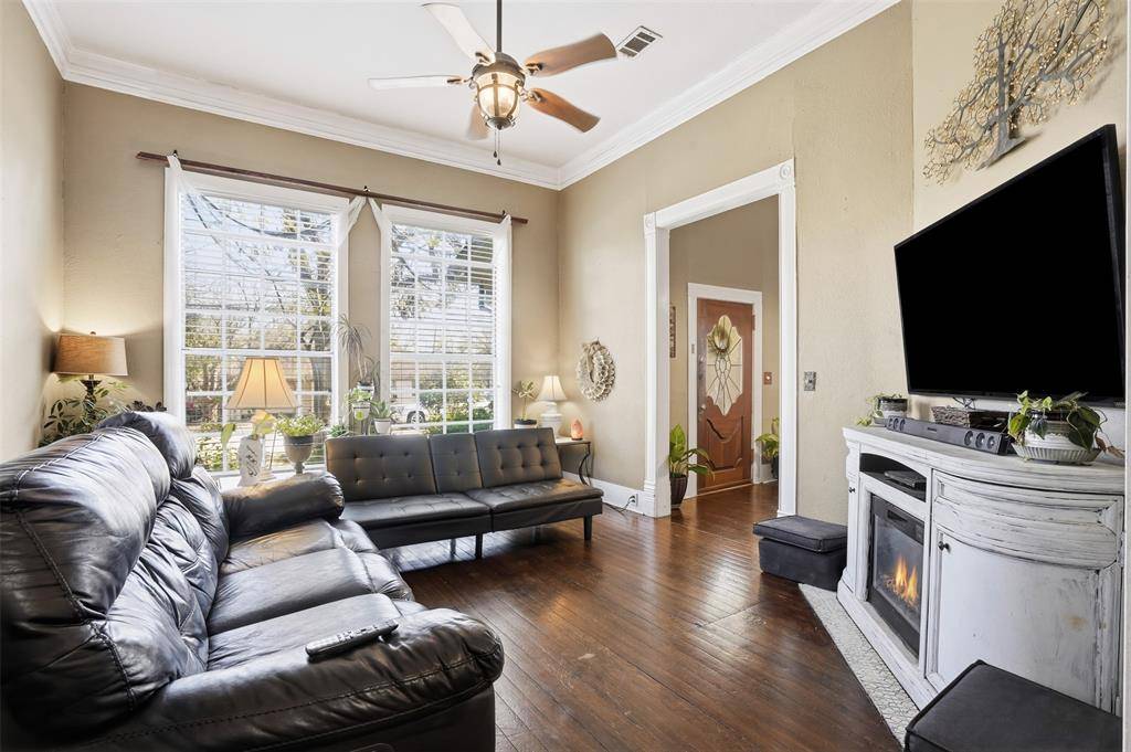 Cleburne, TX 76033,114 S Field Street