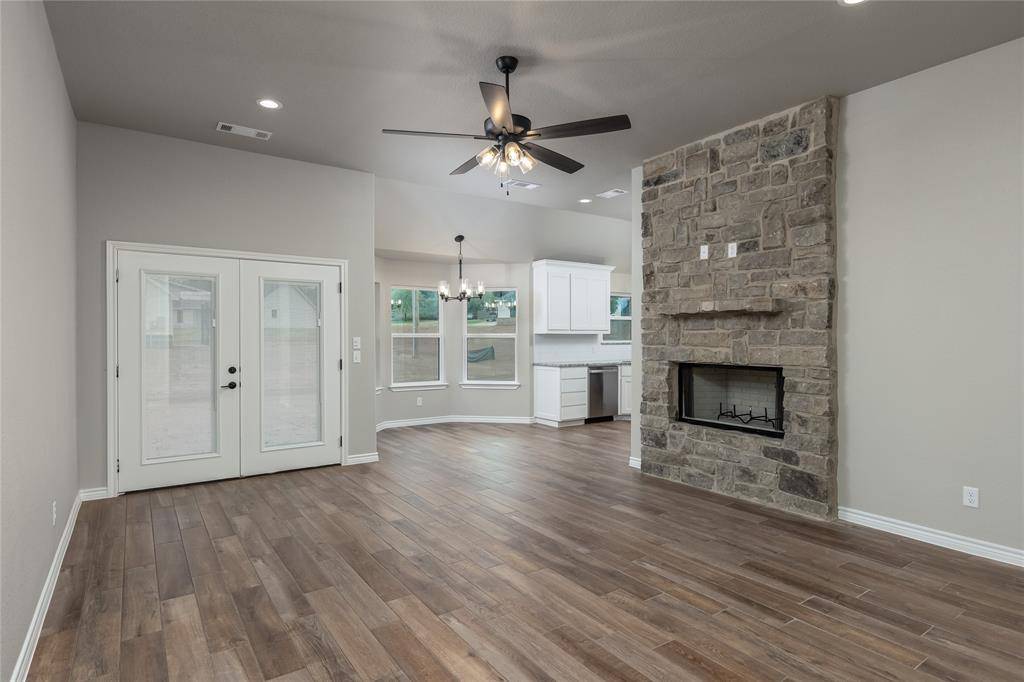 Jacksboro, TX 76458,1607 W College Street