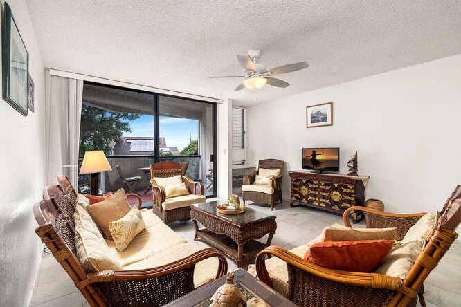 Kailua-kona, HI 96740,75-5669 KUAKINI  HIGHWAY #2202