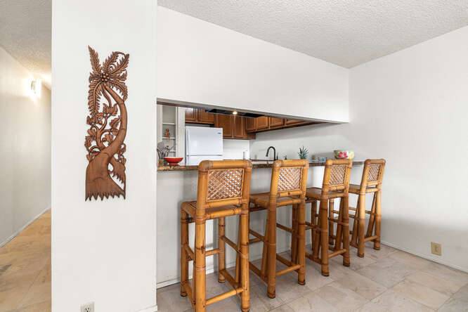 Kailua-kona, HI 96740,75-5669 KUAKINI  HIGHWAY #2202