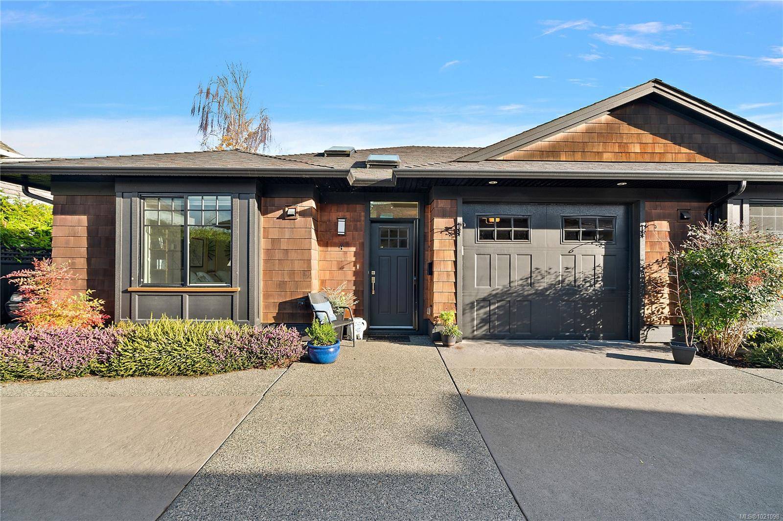 Sidney, BC V8W 0A7,2340 Oakville Ave #4