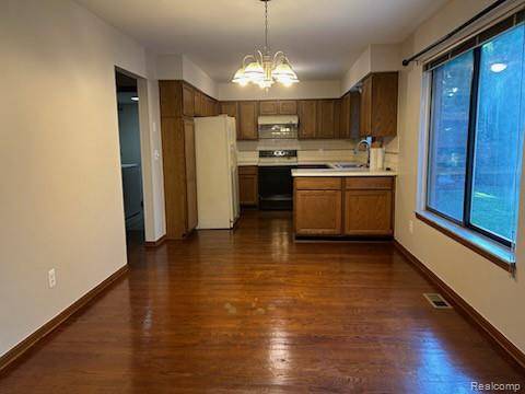 Rochester Hills, MI 48307,221 Torrent CT