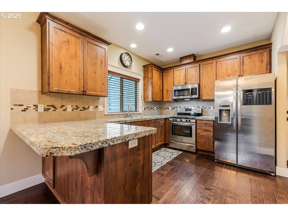 Newberg, OR 97132,528 W SHERMAN ST