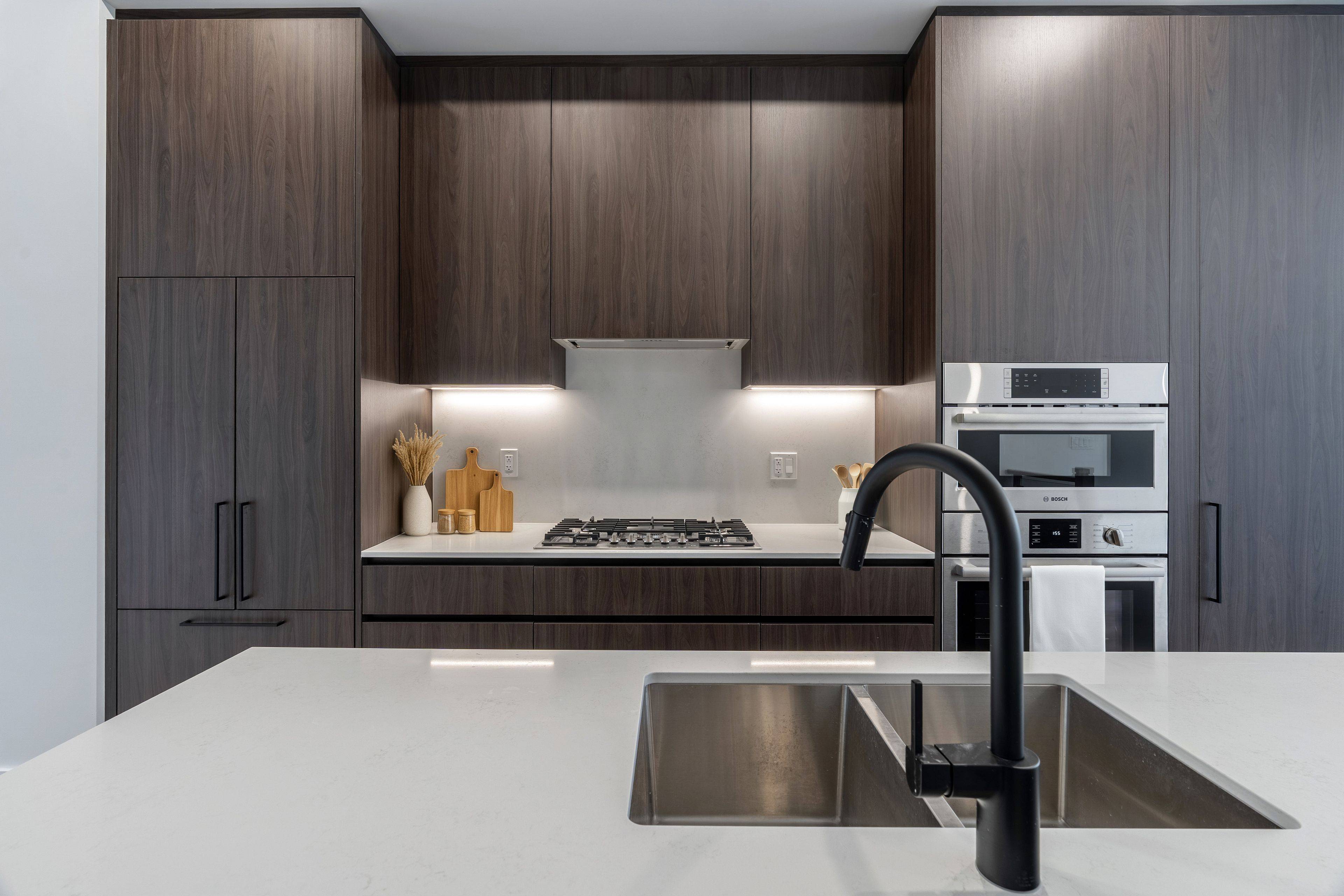 Mississauga, ON L5H 0B2,50 Coveside DR #31