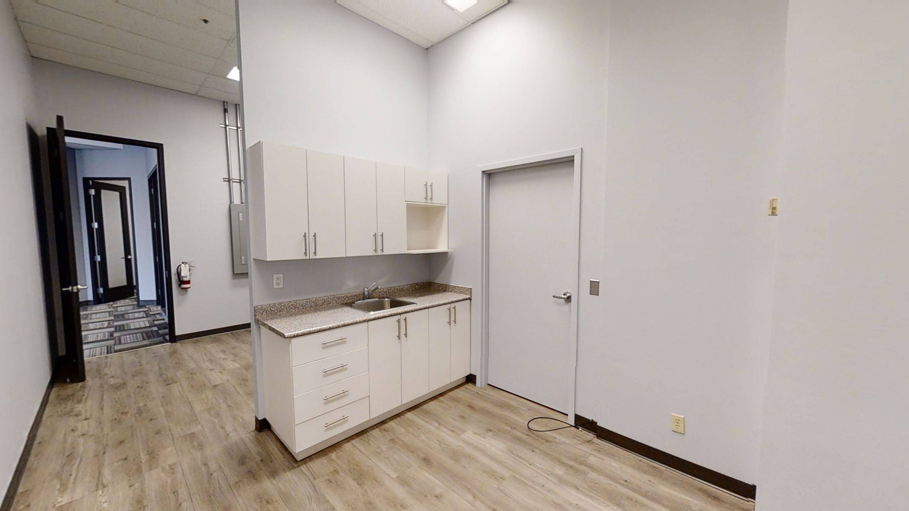 Mississauga, ON L4W 5A4,2680 Skymark AVE #110