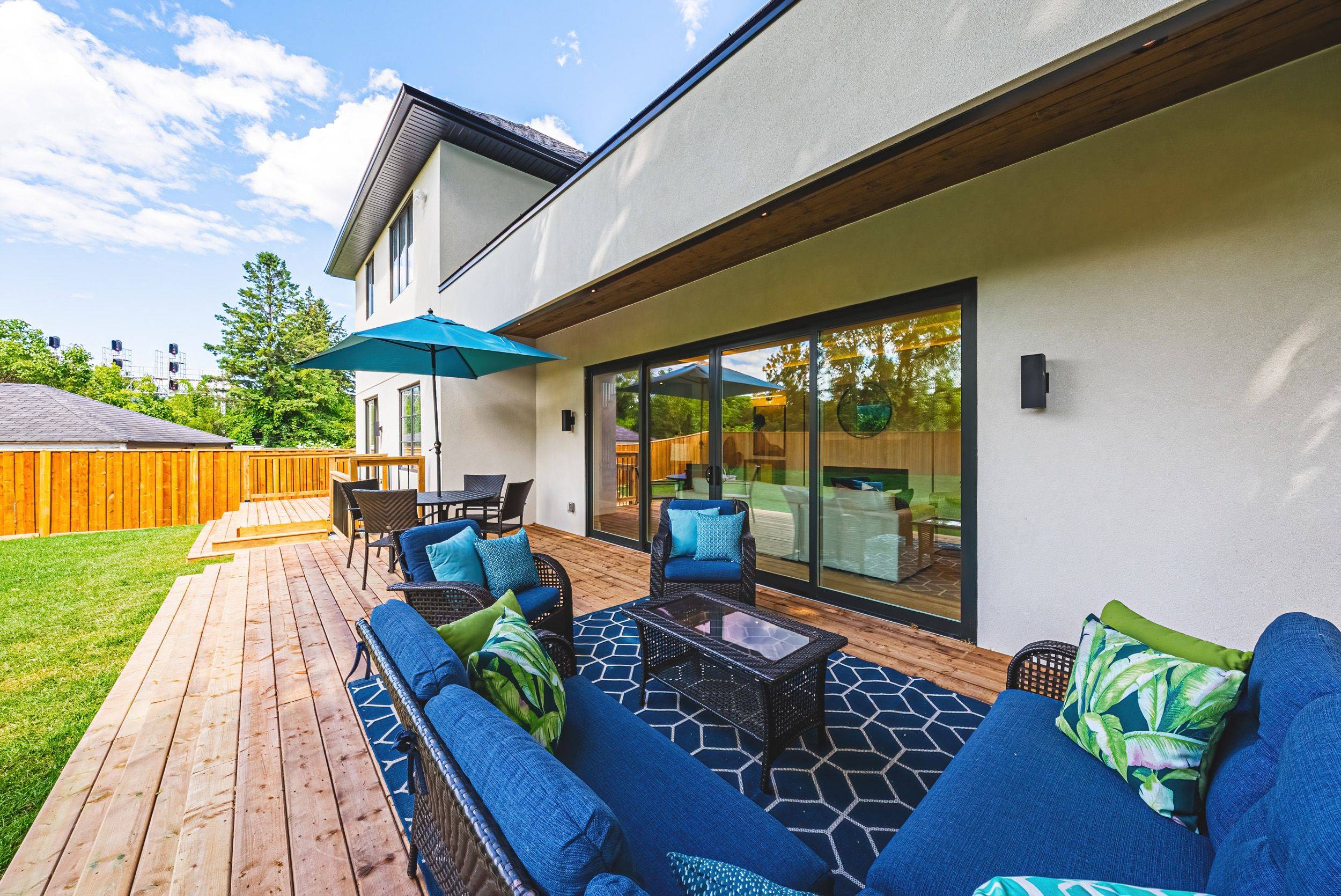 Mississauga, ON L5H 1L6,202 Queen ST W