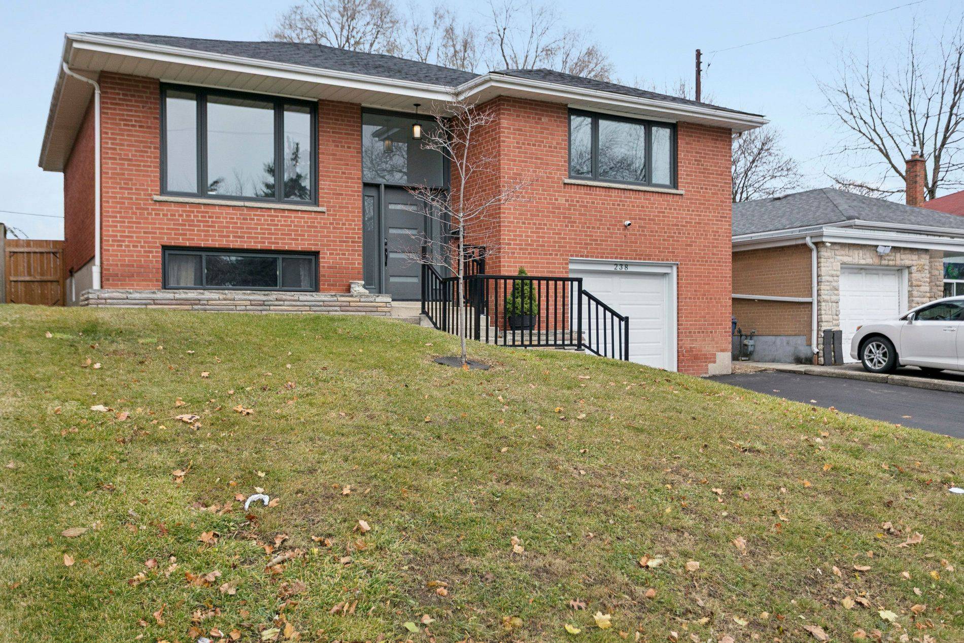 Toronto W10, ON M9W 2L8,238 Elmhurst DR