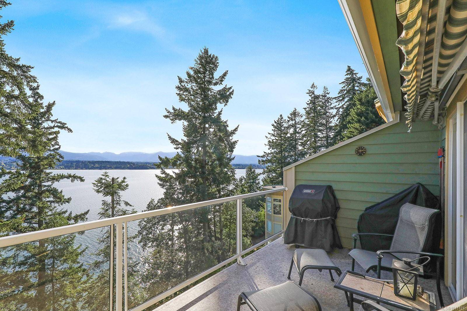 Comox, BC V9M 1X6,2275 Comox Ave #206