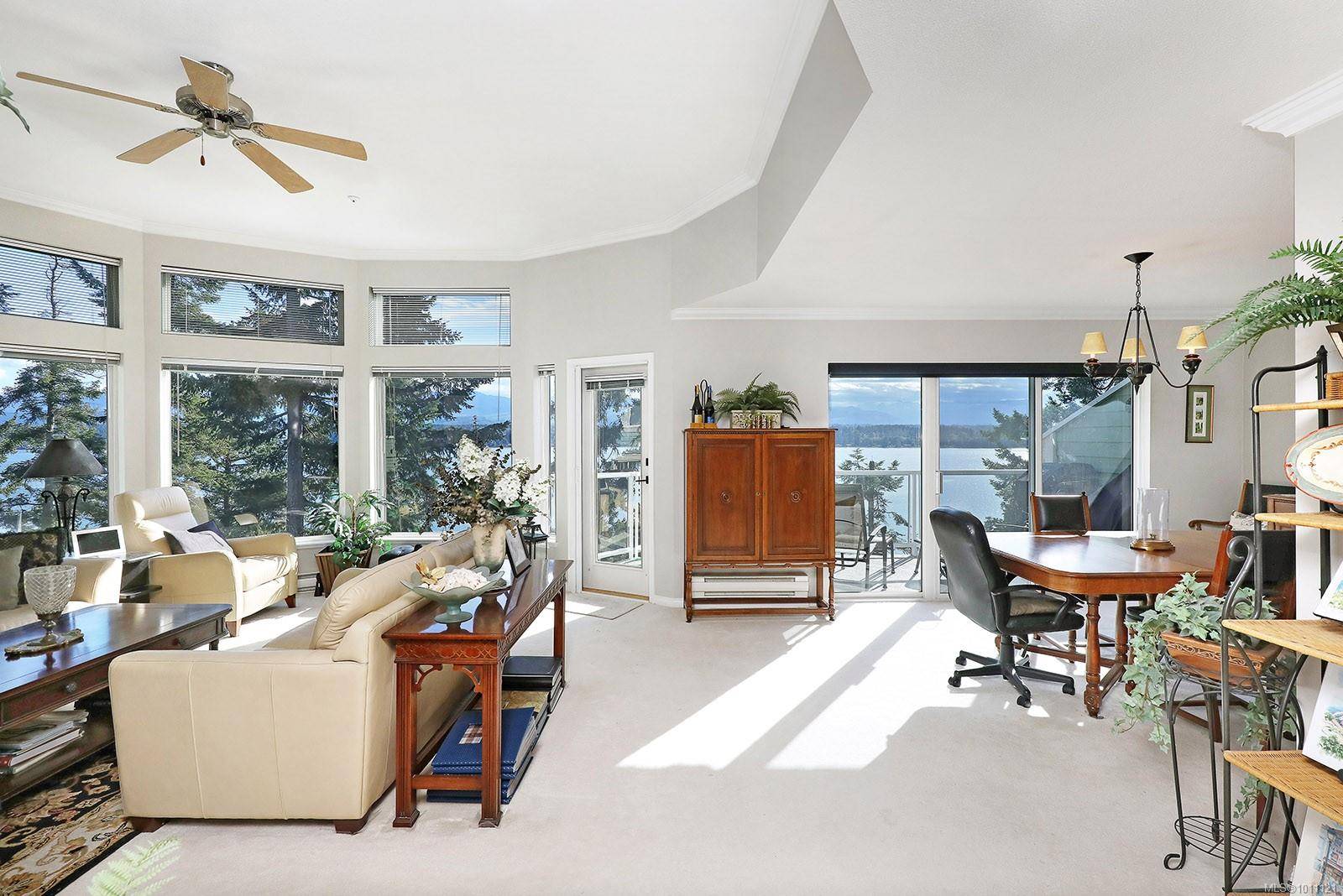 Comox, BC V9M 1X6,2275 Comox Ave #206