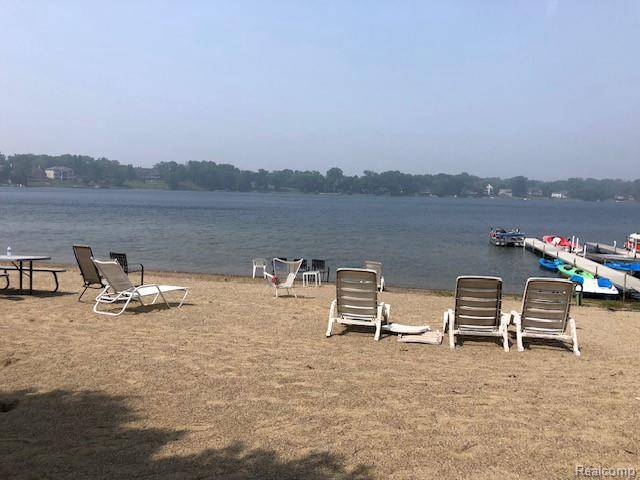 Bloomfield, MI 48302,1924 Klingensmith RD #72