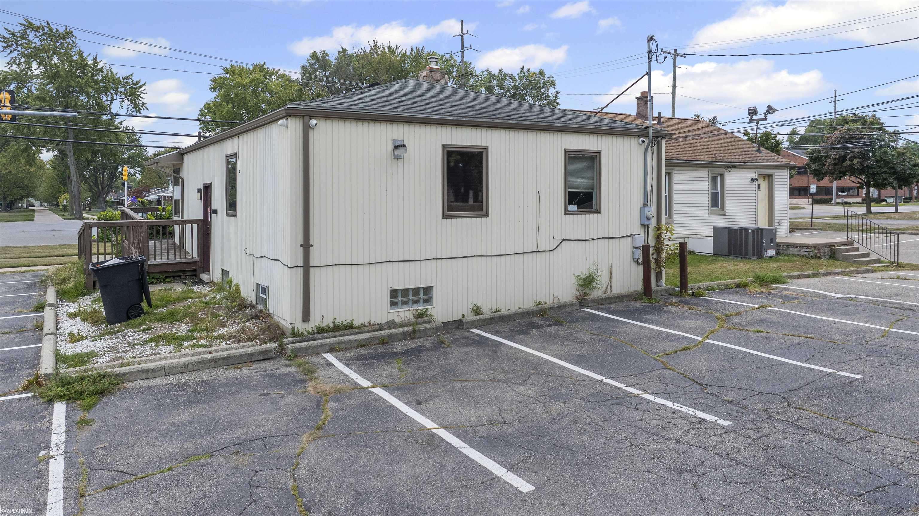 Madison Heights, MI 48071,649 E 12 Mile Rd ST