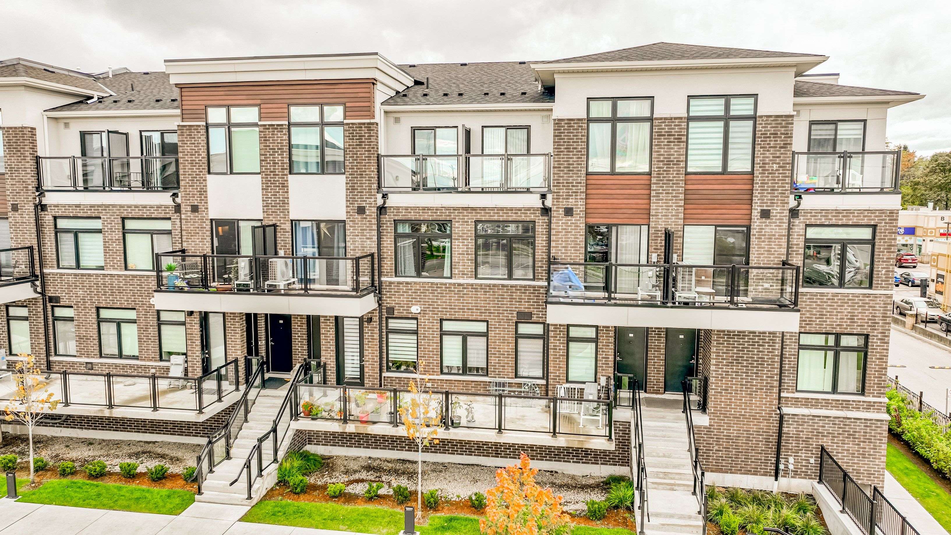 Pickering, ON L1V 0H1,755 Omega DR #218