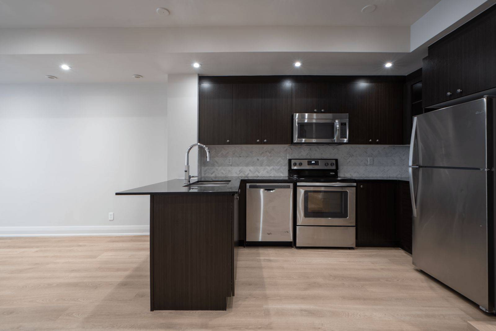 Toronto W06, ON M8W 0A9,135 Long Branch AVE #17