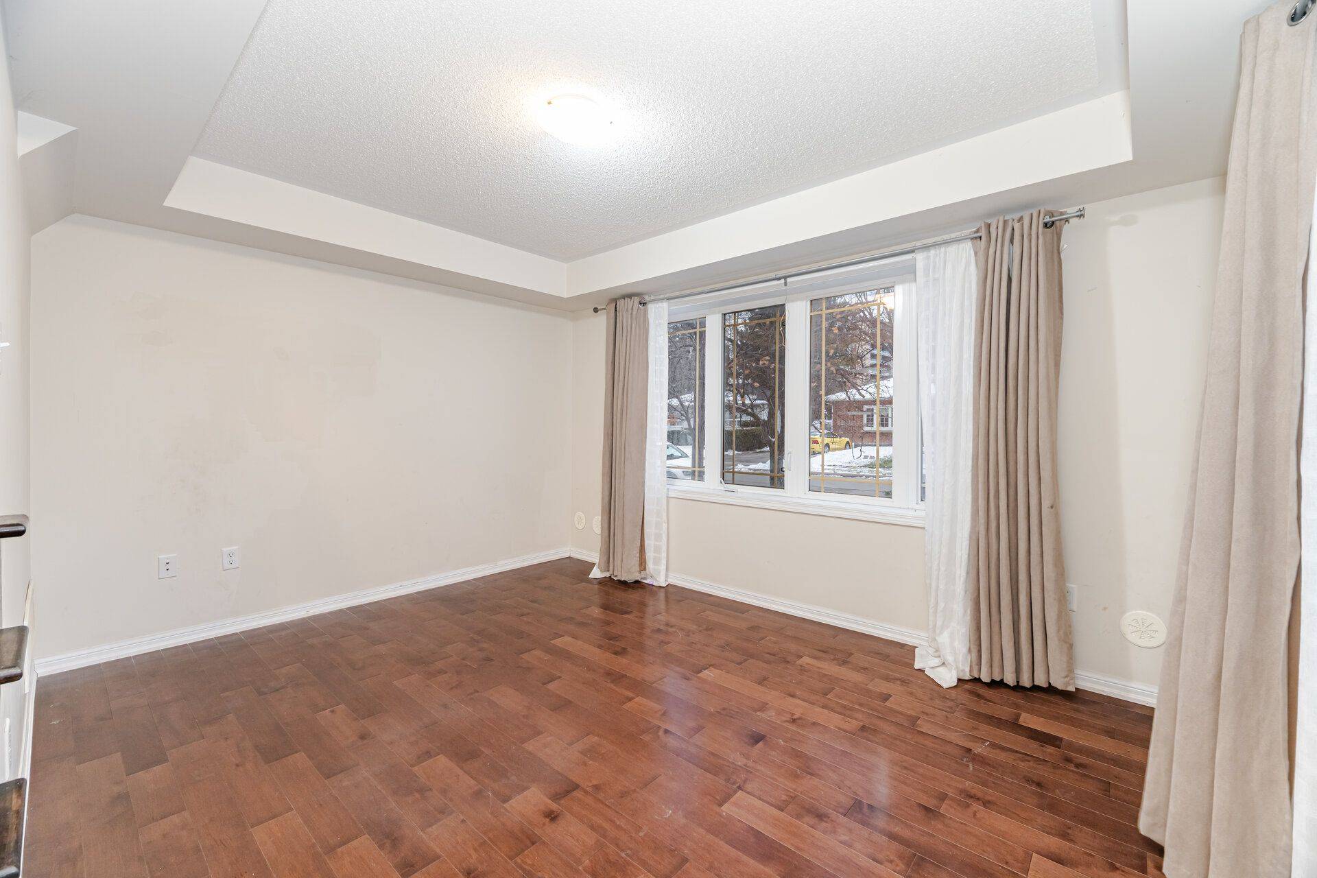 Brampton, ON L6W 0B1,50 Hillcrest AVE #32