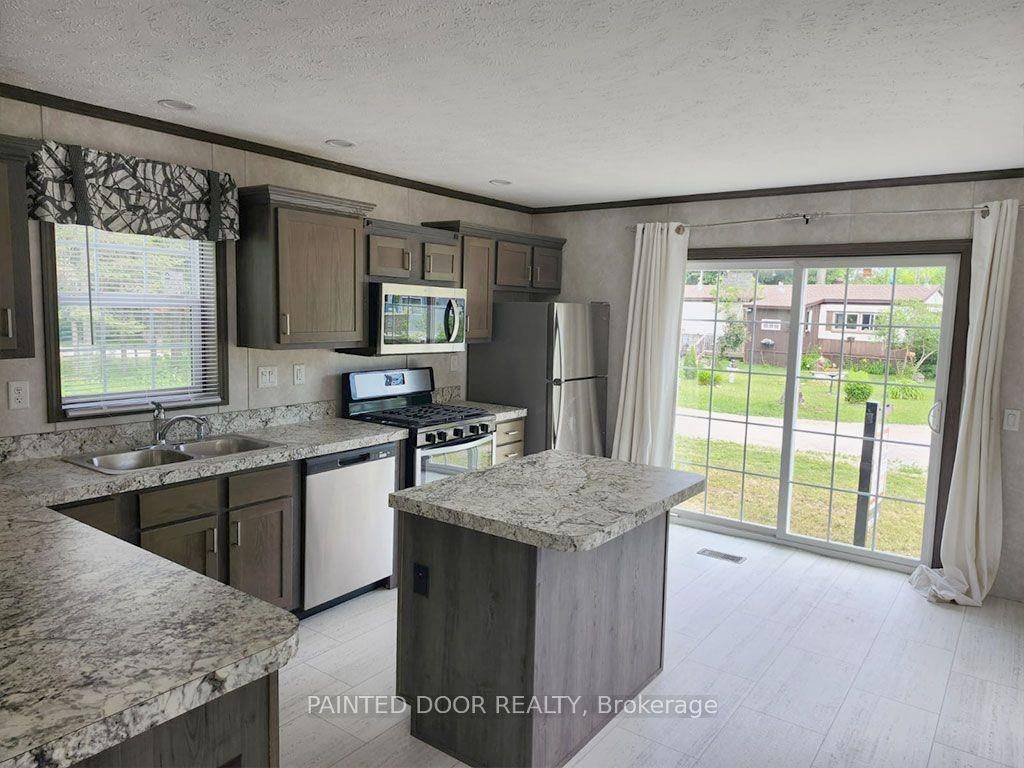 Georgian Bay, ON P0C 1H0,45 Tower RD #Unit #4