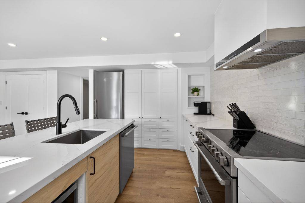 Hamilton, ON L9G 3L1,1326 Butter RD W #Basement