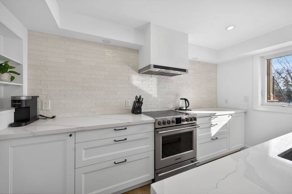 Hamilton, ON L9G 3L1,1326 Butter RD W #Basement