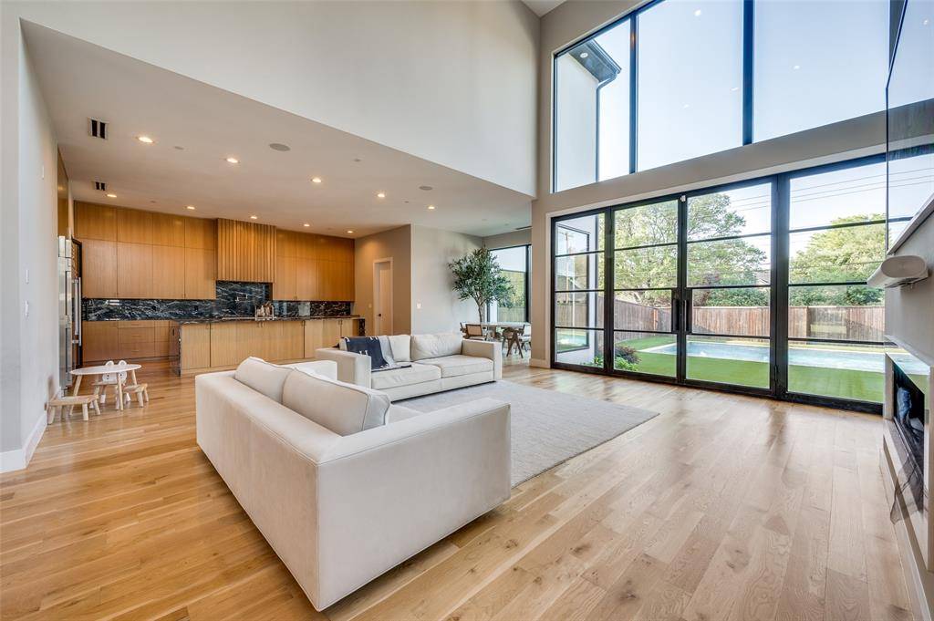 Dallas, TX 75244,4215 Nashwood Lane