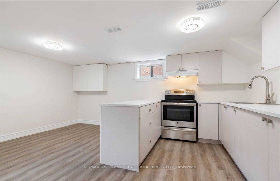 Newmarket, ON L3Y 2T3,50 Walter AVE #(Basement)