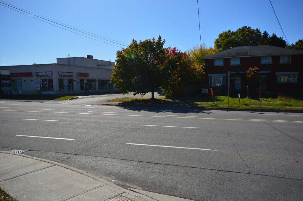 Woodroffe, ON K2A 3V5,348 Woodroffe AVE