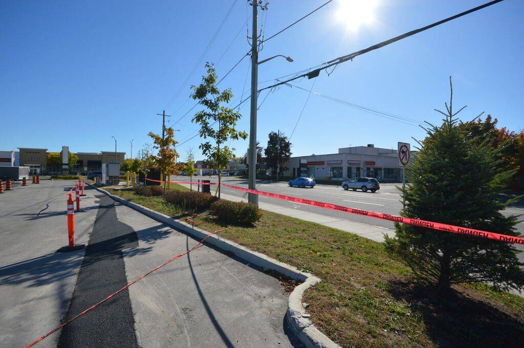 Woodroffe, ON K2A 3V5,348 Woodroffe AVE